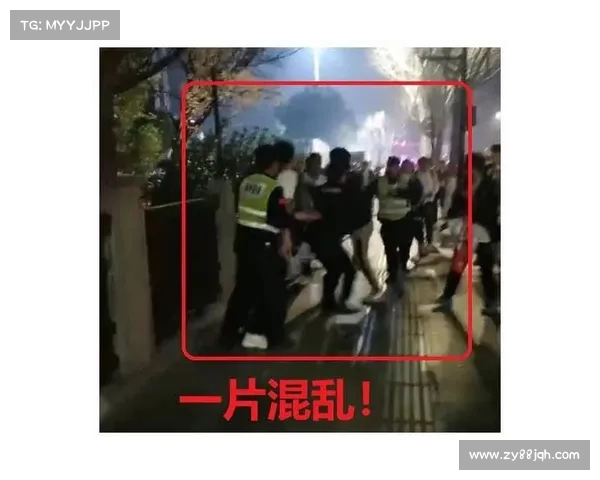 水瓶砸头看台围殴韦世豪车祸引发轩然大波球迷冲突与伤害事件曝光 水瓶砸头看台围殴韦世豪车祸引发轩然大波球迷冲突与伤害事件曝光